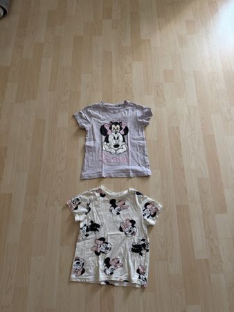 2 Mädchen T-Shirt in Grösse 122/128