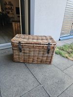 Truhe Rattan mit Riemen