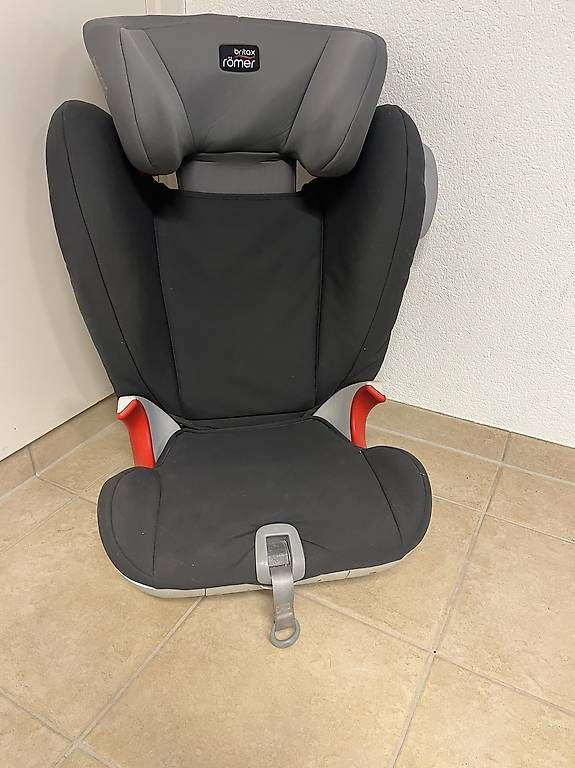 Britax Römer Auto-Kindersitze: Britax Römer Kidfix SL BR Storm Kindersitz – Gebraucht aus Amriswil von takeoff99