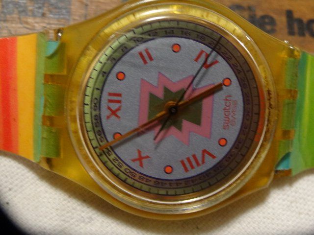 Swatch Montres: S-WATCH  SCHÖNE HERREN UHR,QUARTZ,SCHÖNE MODE,FARBE.LÄÜFT – D'occasion à zürich par ahmad01 9