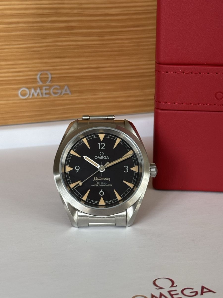 Omega Uhren: Omega Seamaster Railmaster 40mm Ref. 220.10.40.20.01.001 – Neu und originalverpackt aus Horw von Taylor-Collection 1
