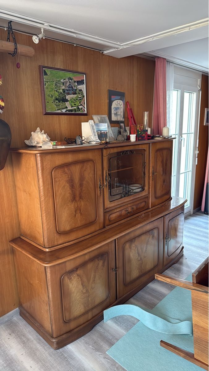 Buffets: Buffet Schrank Massivholz gebraucht – D'occasion à Mörschwil par cyr_9bcm