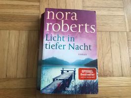 Nora Roberts - Licht in tiefer Nacht / Porto 3.40