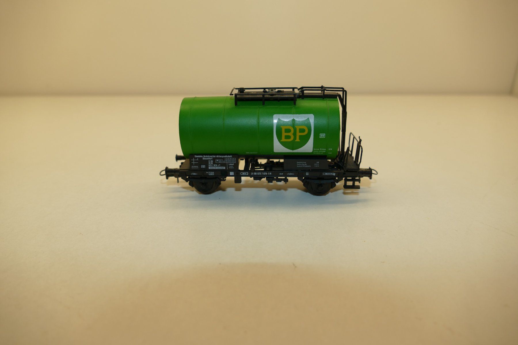 Roco Modellini di ferrovie: Roco H0: DB Kesselwagen BP – Usato da Niederhasli venduto da rail-duerst 3
