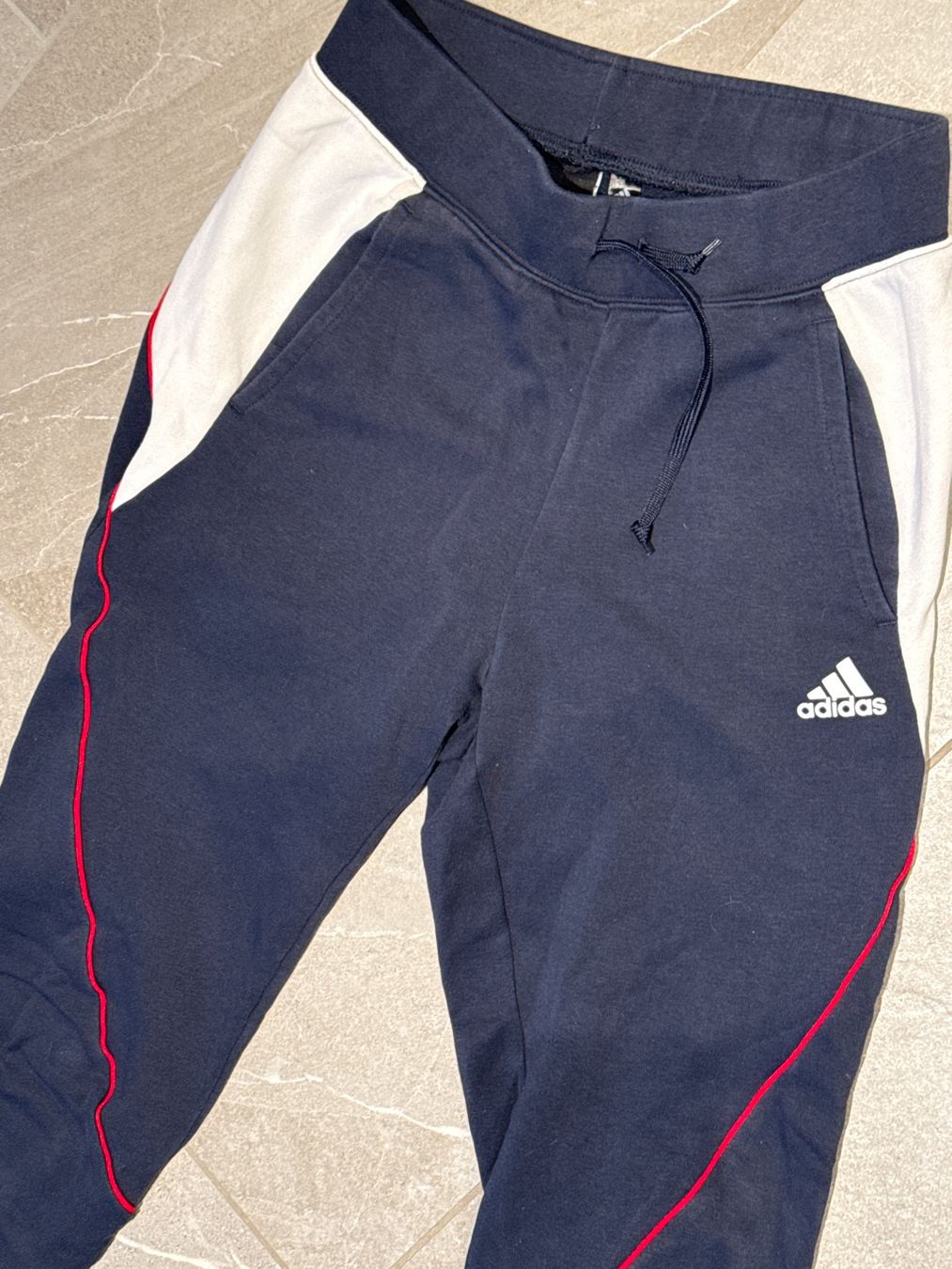 Pantaloni: Adidas Sporthose / Trainerhose Größe XS – Usato da Amriswil venduto da used2use