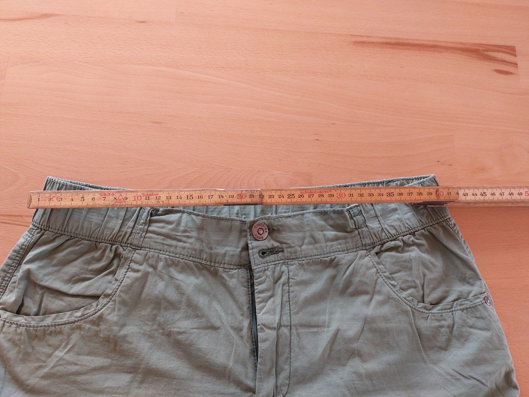 Pantaloni: kurze Hose / Shorts / Chicorèe – Usato da Hilterfingen venduto da Audimat 3