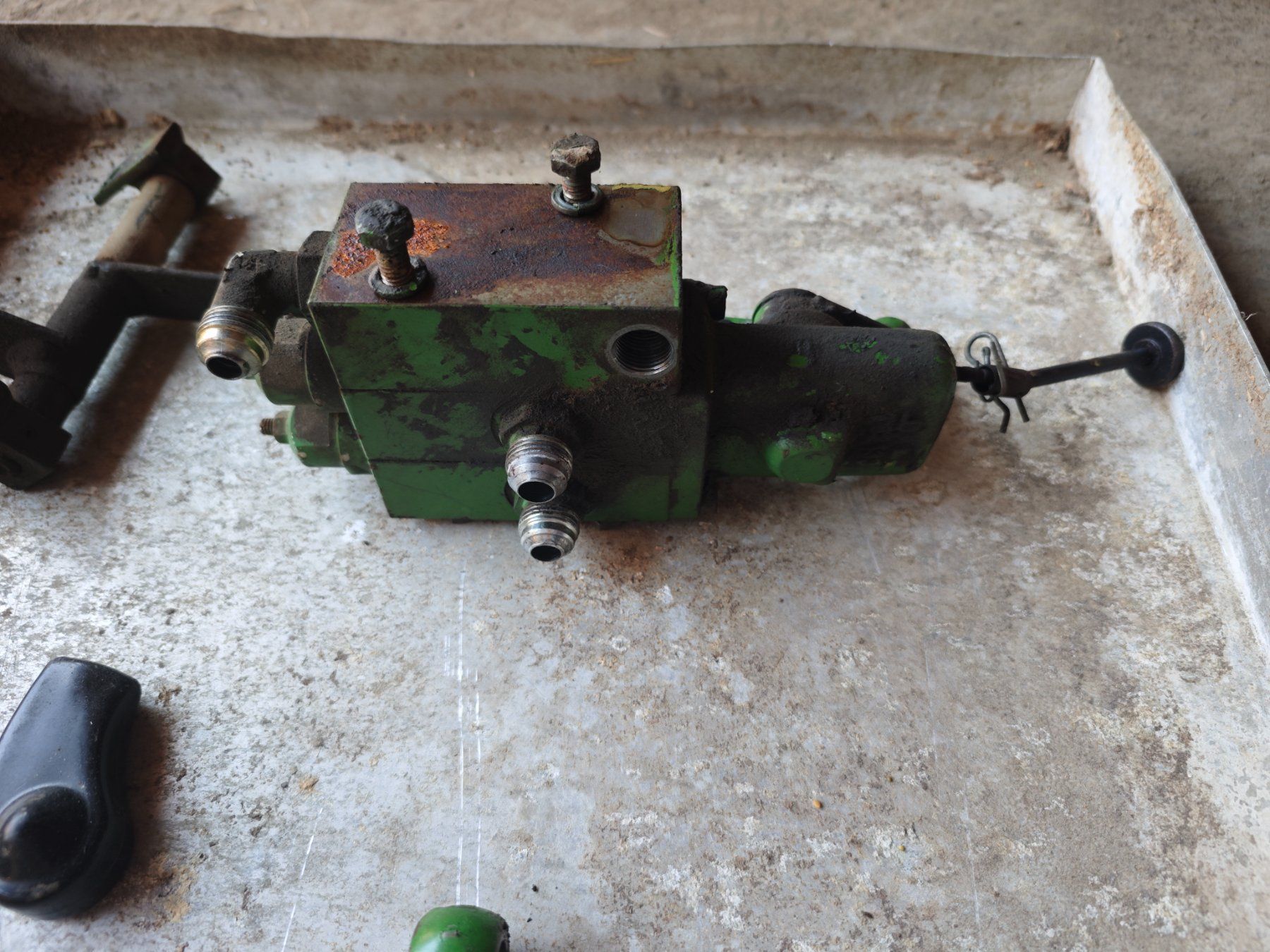 John Deere Trattori: Hydraulikventil John Deere 40er/50er – Usato da Oberhasli venduto da Steyr8180 2