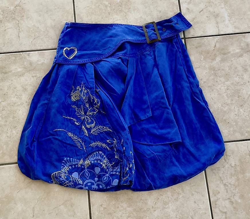 Gonne: Jupe bleue broderie - DESIGUAL - taille 36 / S – Usato da Chézard-St-Martin venduto da timogabychou