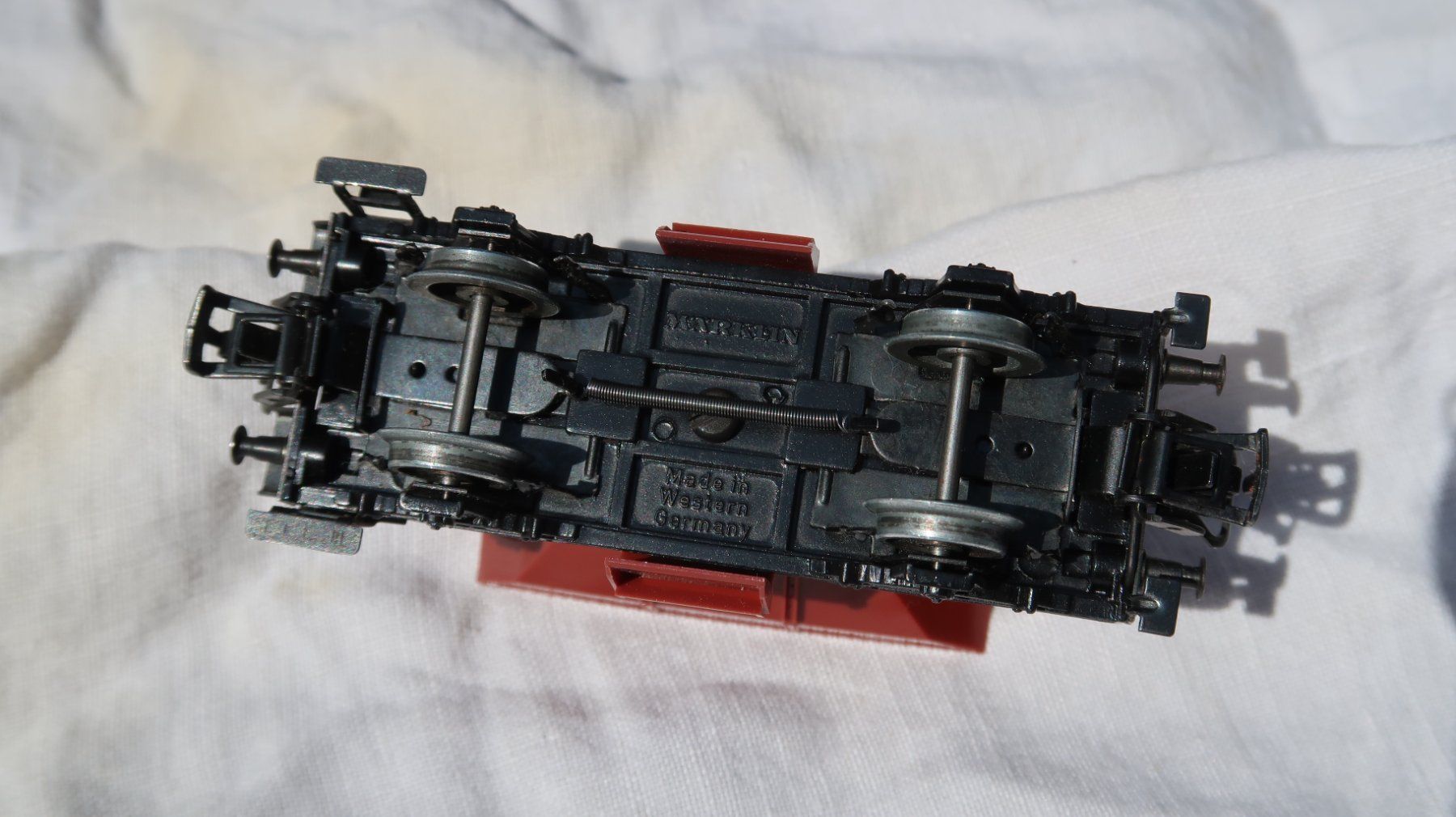 Märklin Modellini di ferrovie: MÄRKLIN DB Kies- /Schotterwagen – Usato da Muttenz venduto da Laeckerlihamschter 6