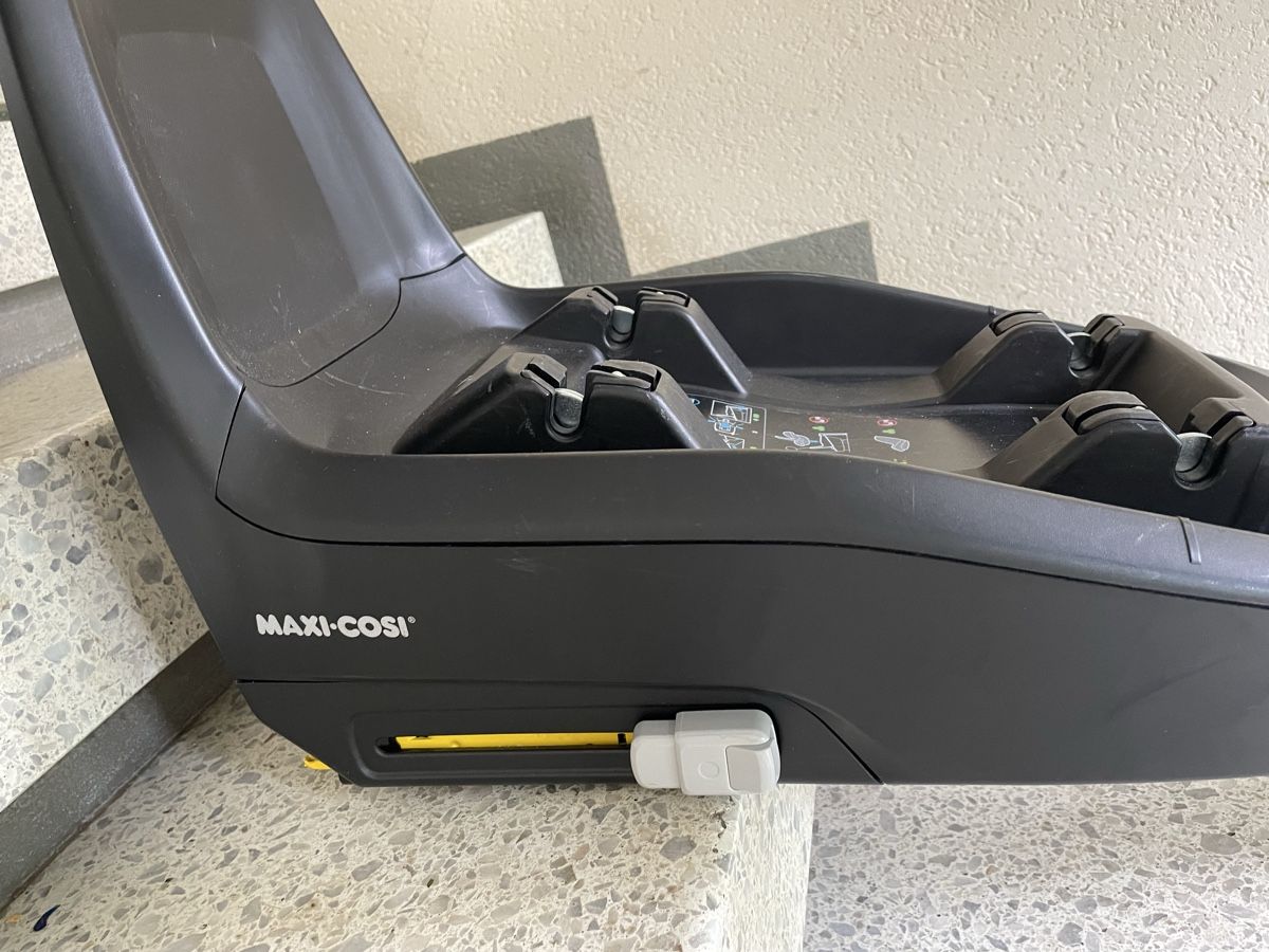 Maxi-Cosi Seggiolini per auto: FamilyFix One I-size Maci Cosi Base – Usato da Meilen venduto da val_tsv8