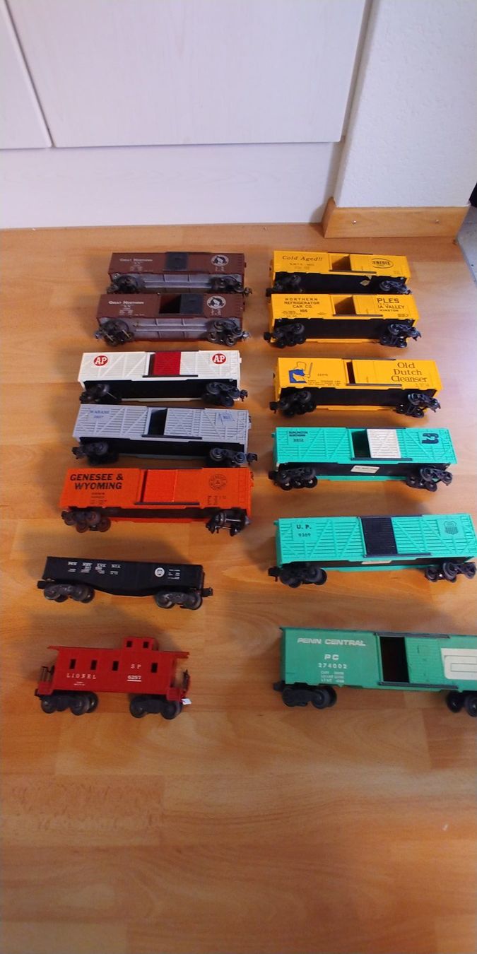 Modellini di ferrovie: 12 Güterwagen + Mannschaftswagen – Usato da Waltenschwil venduto da Ardnas007