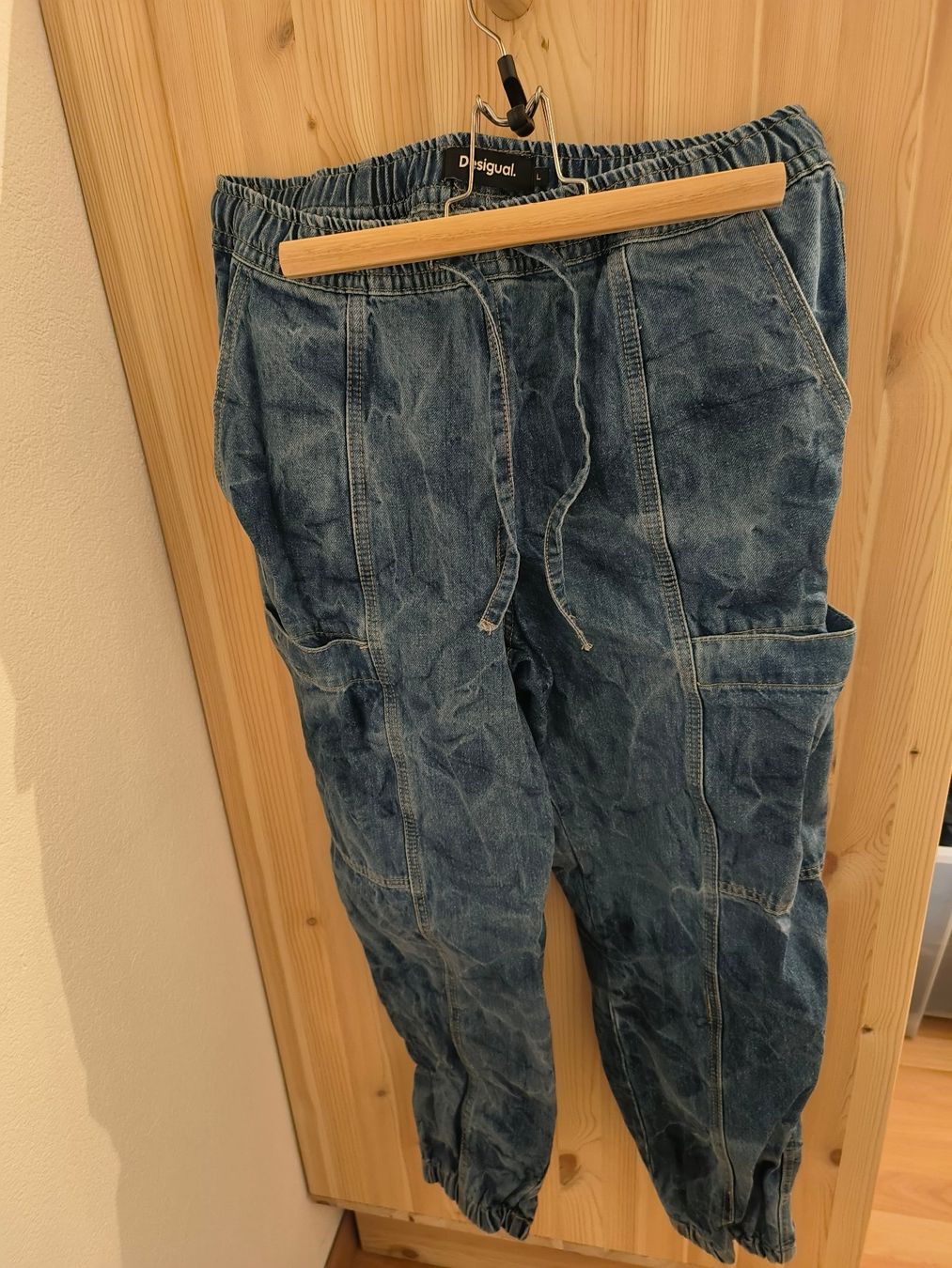 Desigual Pantaloni: Desigual Jeans Cargo Gr. L Damen – Usato da Muri AG venduto da SunkeNagi 2