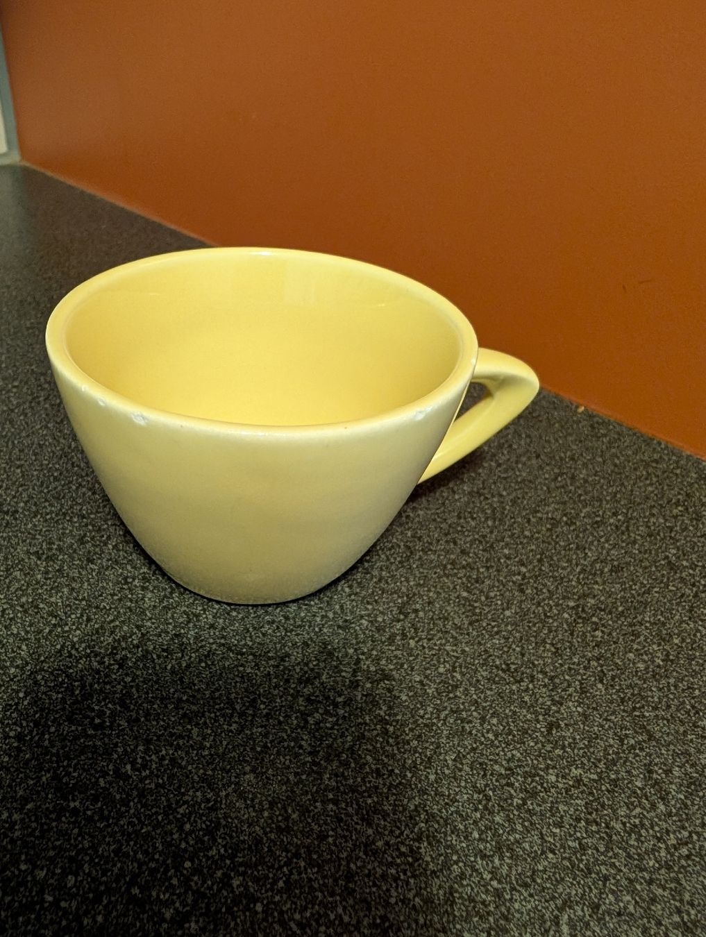 Tazze: Tasse jaune vintage – Usato da Lignières venduto da Sulyvan