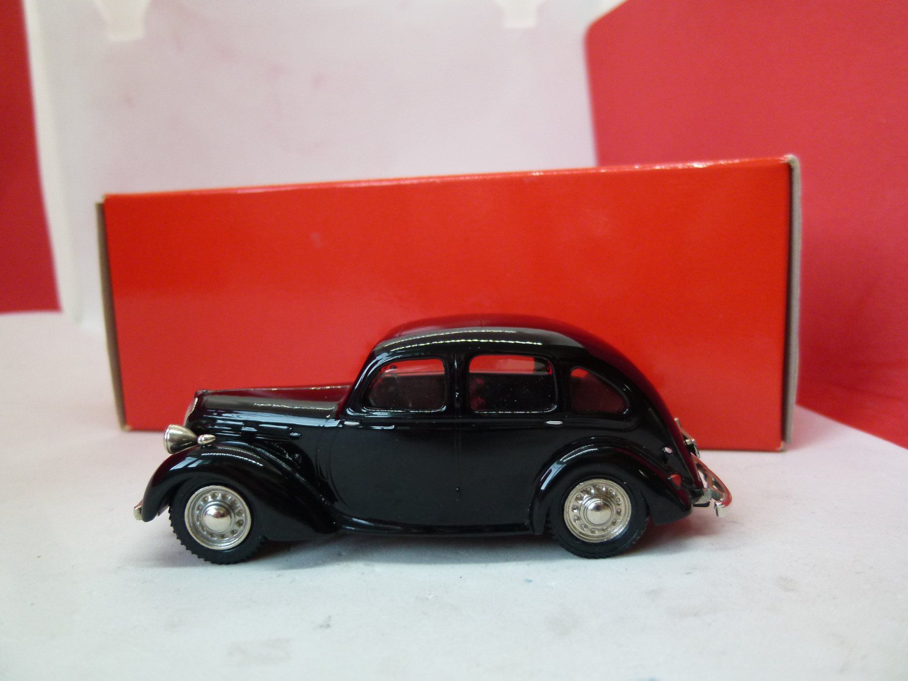 Dinky Toys Modellini d'auto: SOMERVILLE - Standard Flying black -KULT-Modell in roter Box – Nuovo (secondo la descrizione) da Reiden venduto da mondial2 4