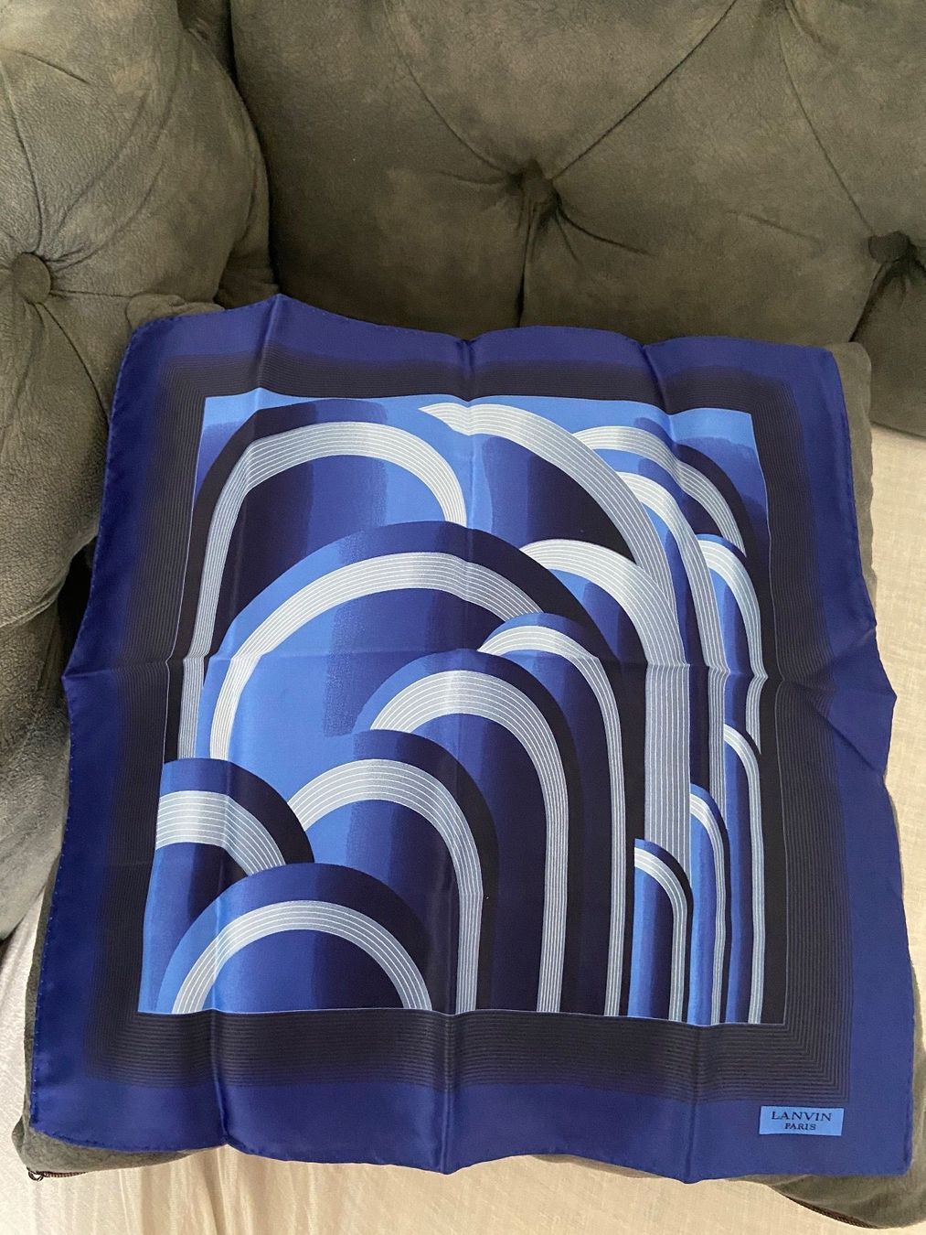 Lanvin Foulard & Sciarpe: Foulard LANVIN paris – Usato da Montreux venduto da Perledor 3