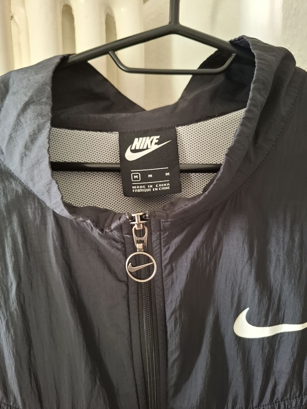 Nike Vestes: Nike Veste coupe-vent noire et blanche Taille M – D'occasion à Le Locle par sAm_2112 2