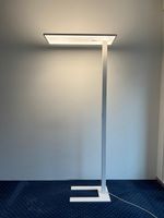Luminaire sur pied de la marque XAL