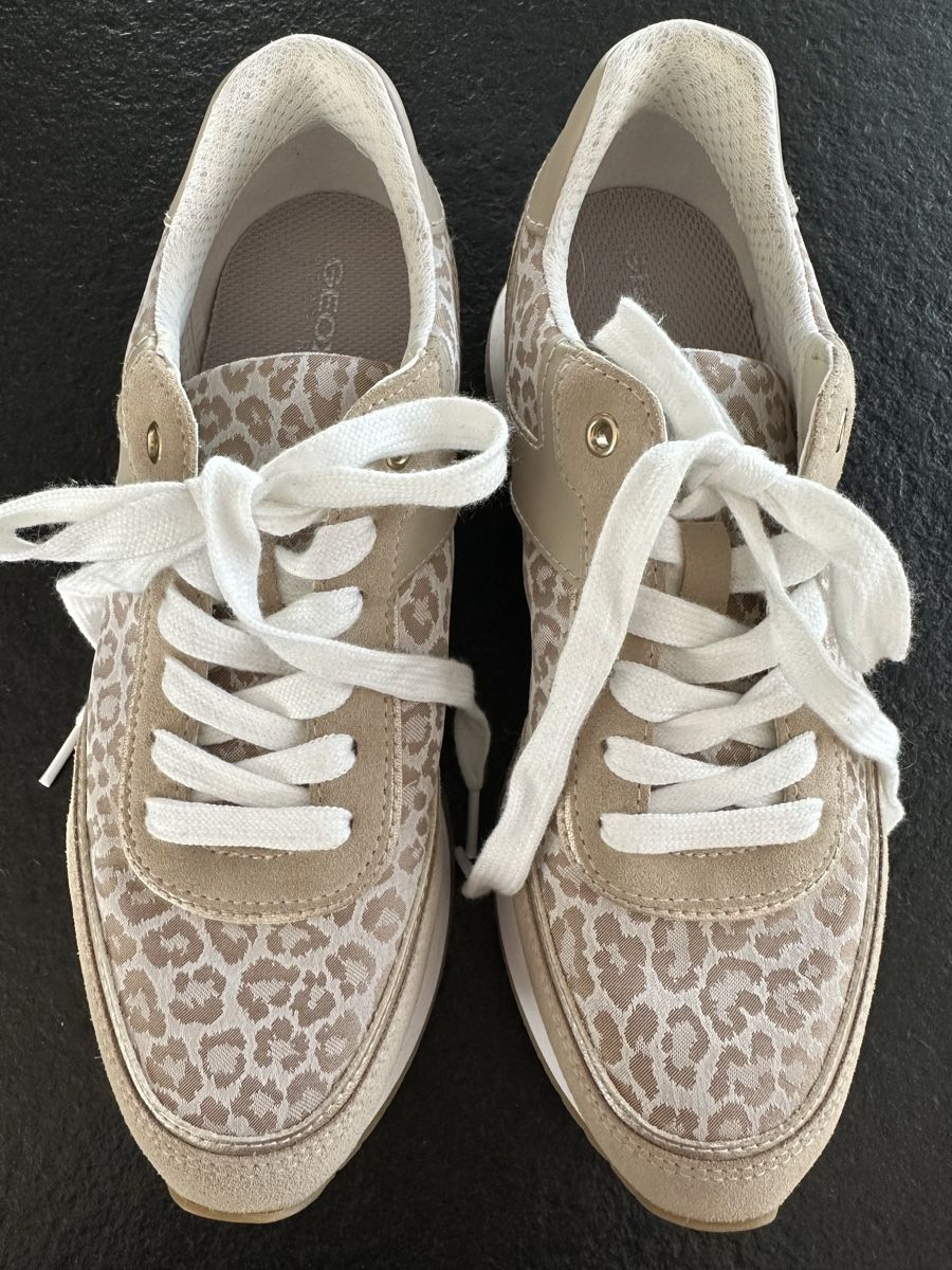 Geox Scarpe da uomo: Geox Damenschuhe Gr. 39 mit Leopardenmuster – Usato da Utzigen venduto da Lavendel1975