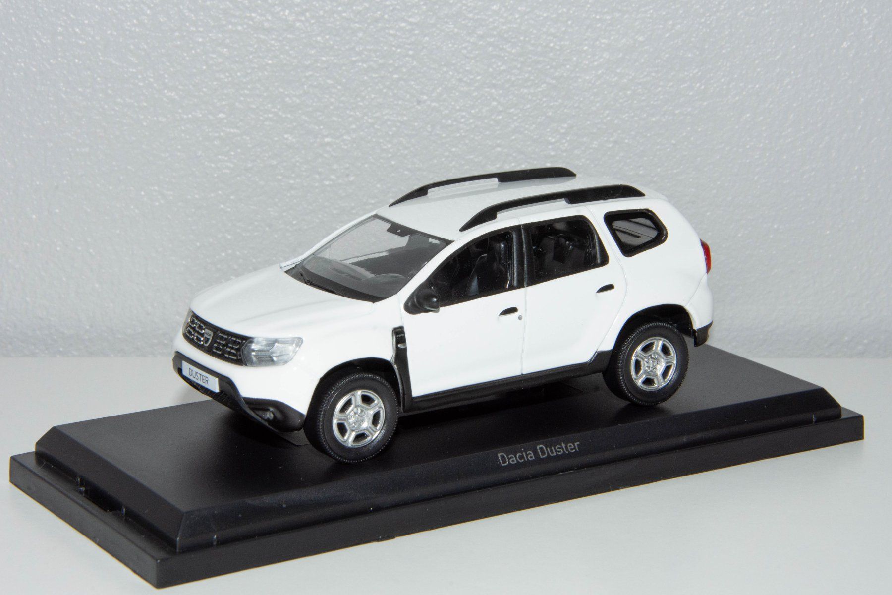 Dacia Modellini d'auto: Dacia Duster blanc NOREV (1/43) – Nuovo e nell'imballaggio originale da Genève venduto da auto_miniatures