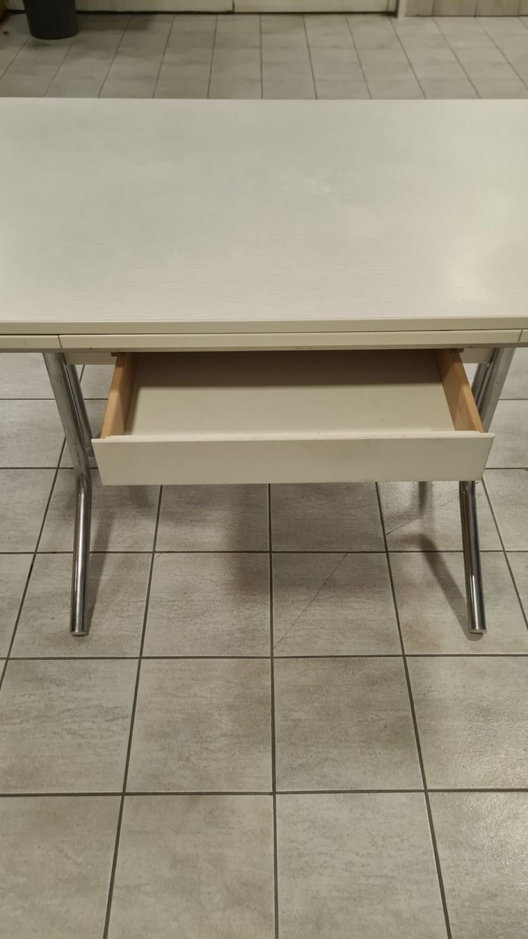 Tables: Table extensible blanche pieds chromés bon état – D'occasion à Monthey par 187-zeroo 3