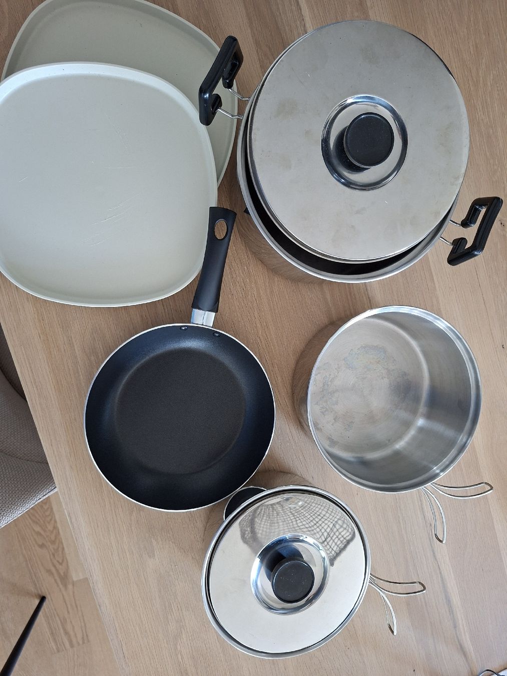 Pfannen: Camping-Kochset mit 4 Pfannen – Gebraucht aus Baden von jcm_9dkf