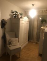 Alter restaurierter Shabby Schrank
