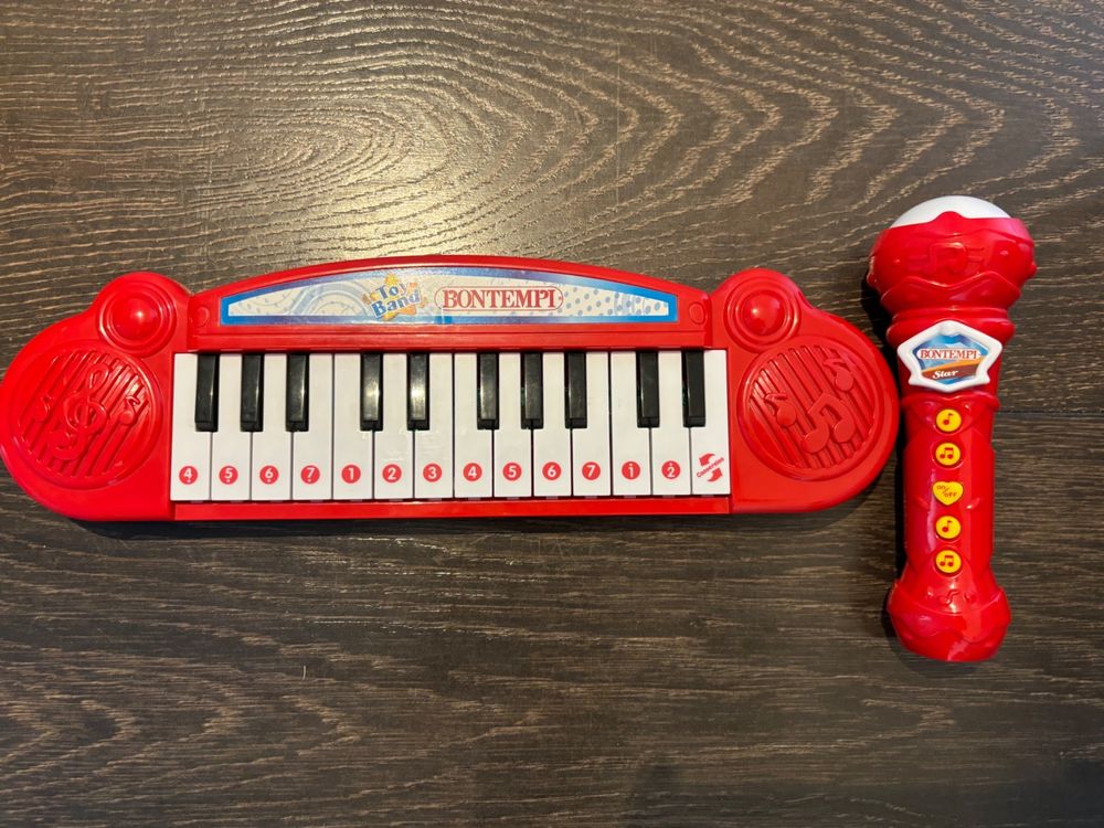 Red Toy Piano Keyboard & Microphone Set Bon Tempi (Gebraucht) in ...