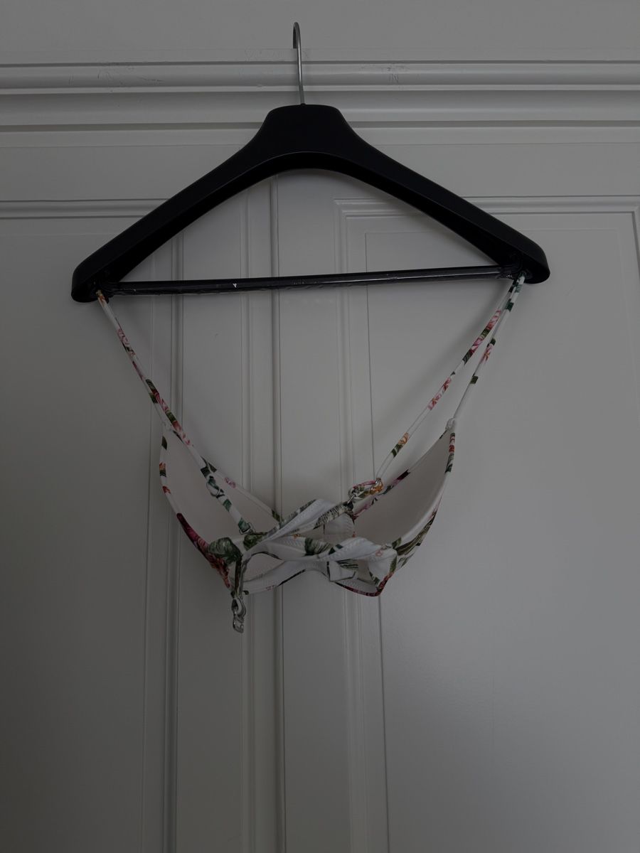 Maillots de bain & Bikinis: 2x Bikini Oberteil gebraucht – D'occasion à Bottmingen par mat_77yv 1