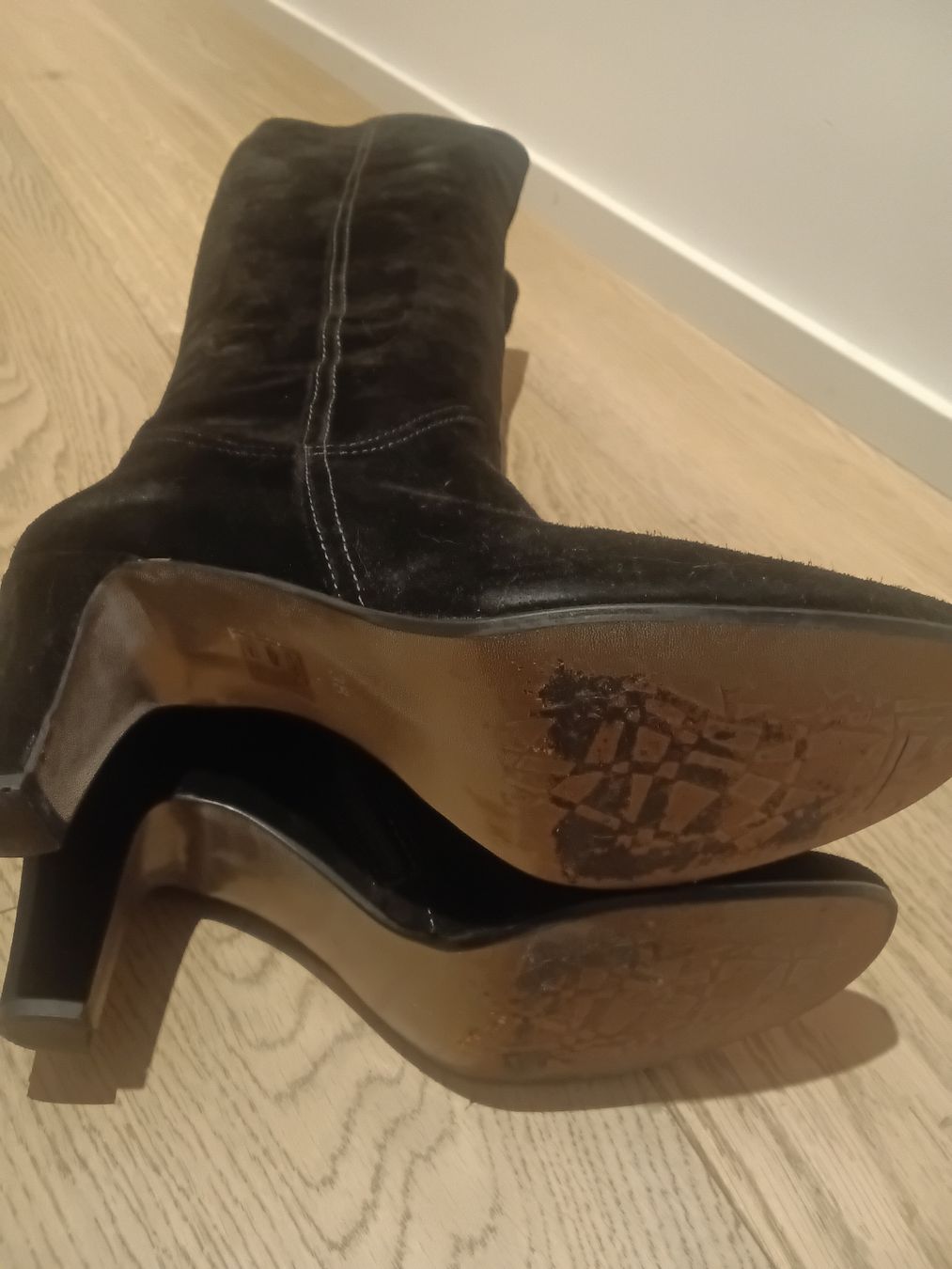 Damenschuhe: Black suede boots, Gr. 38, classy & super elegant! – Gebraucht aus Immensee von Gitter 6