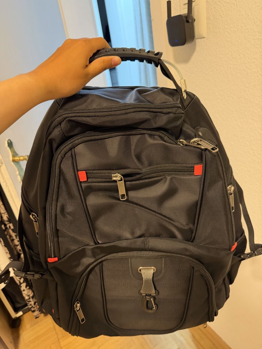 Sacs à dos: Rucksack schwarz mit USB-Ladefunktion – Neuf (Voir description) à Basel par sid_dem