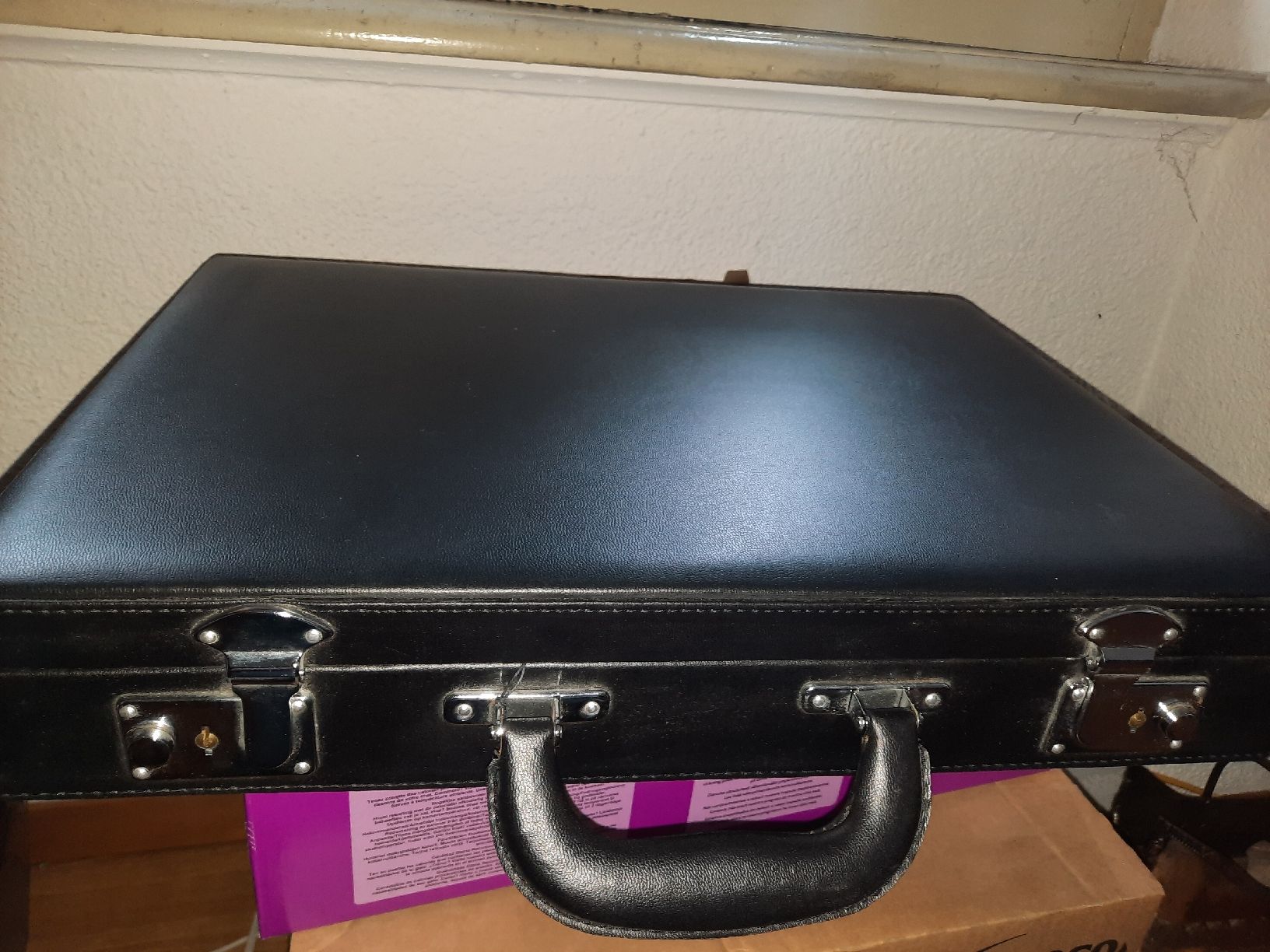 Reisekoffer: pigiama e vestaglia in valigetta 24 ore – Gebraucht aus Biasca von Old_6blh 6