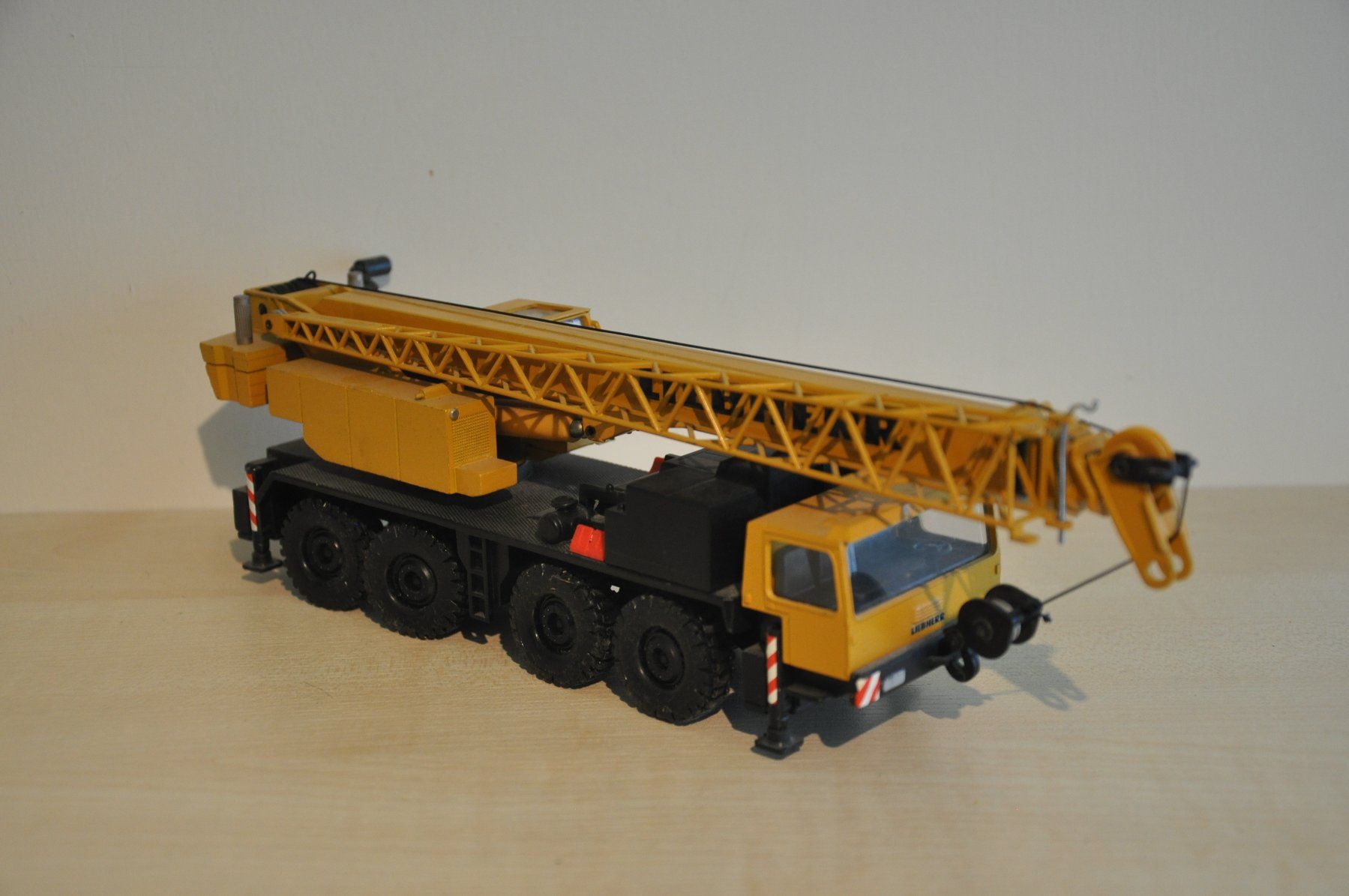 Conrad Kit di modellismo & Modellini statici: LIEBHERR Mobilkran – Difettoso da Mitlödi venduto da worker04 3