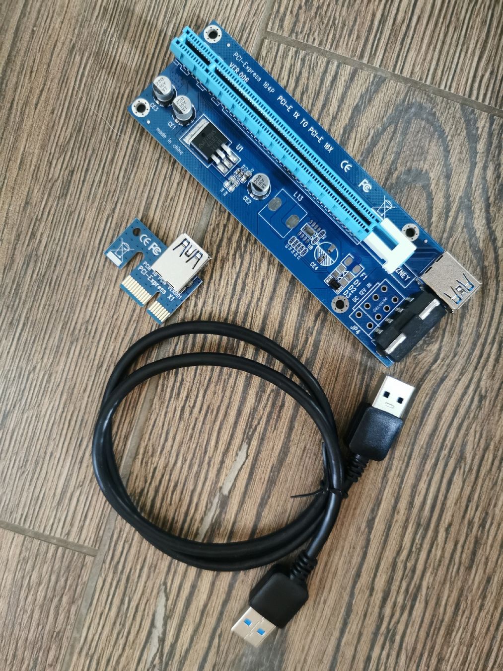 Unità & Adattatore: PCI-E Riser Set für Cryptocurrency Mining - Neu und OVP – Nuovo e nell'imballaggio originale da Gossau ZH venduto da GDE19 1
