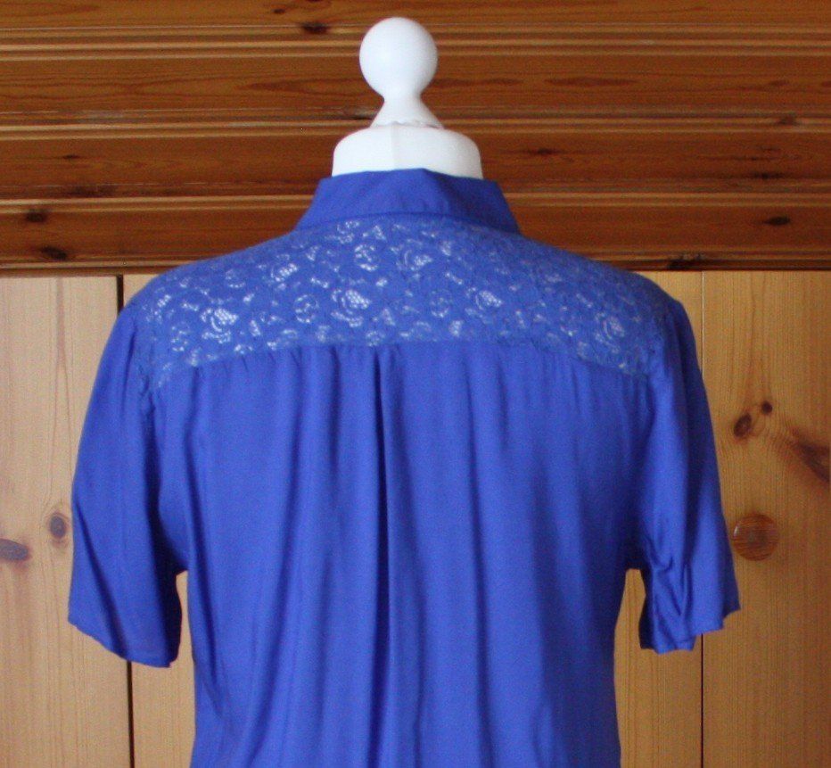 Camicette: Bluse Kurzarm CH. VÖGELE blau Gr. L – Usato da Flüelen venduto da Diversicum-Curvy 6