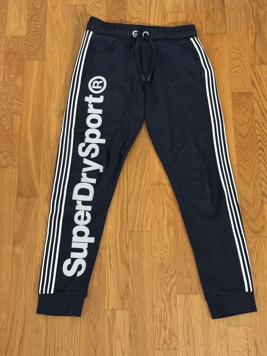 Superdry Hosen: Superdry Jogginghose Gr. S – Gebraucht aus St. Gallen von floriyang