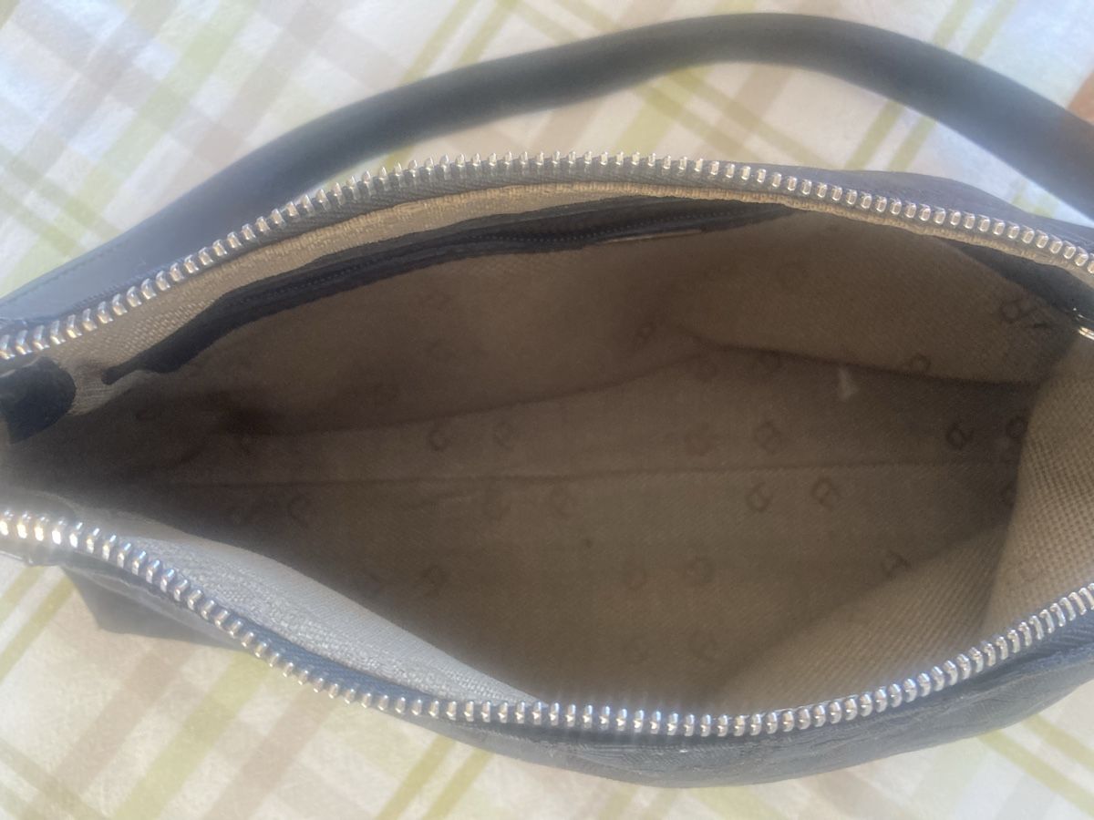 Aigner Borse da donna: Aigner kleine schwarze Tasche mit Logo – Usato da Rapperswil SG venduto da stadtpflanze 2