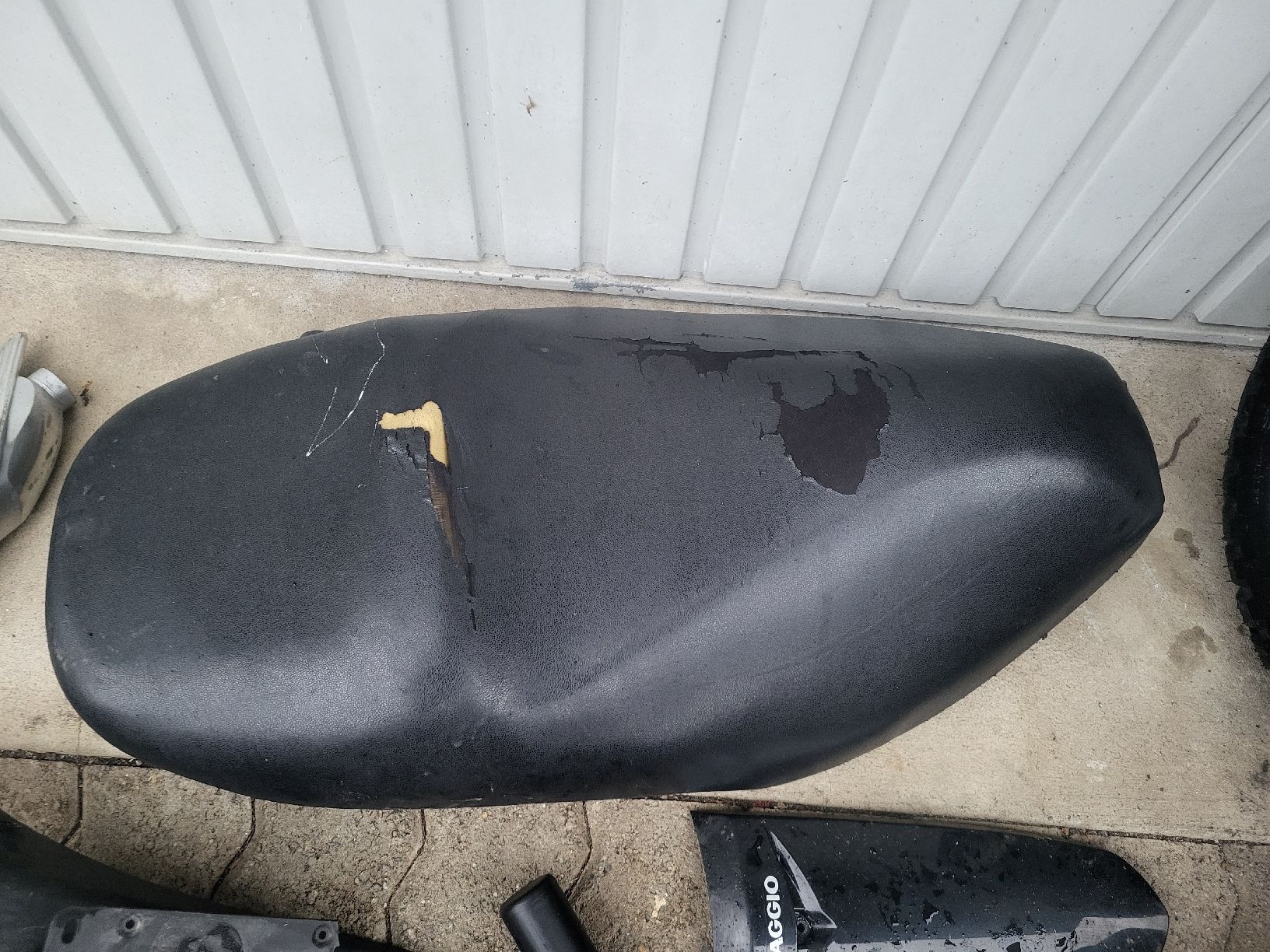 Piaggio Tutti pezzi di ricambio per scooter: piaggio fly 125 sitzbank – Usato da Zürich venduto da EuleCH