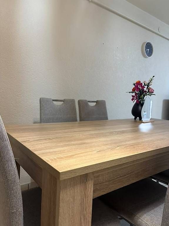 Tables: Table effet chêne clair – D'occasion à Genève par ber_7l7r 1