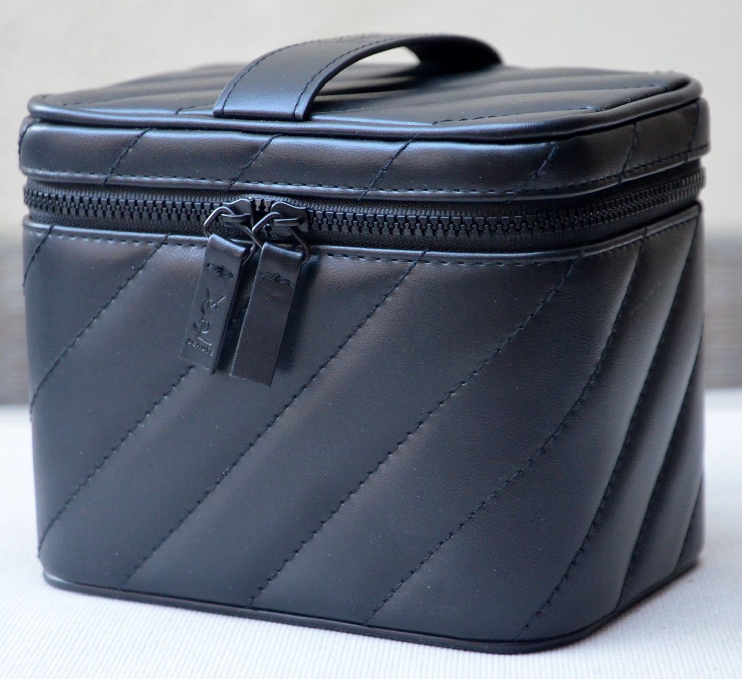 Saint Laurent Custodie per cosmetici: Yves Saint Laurent  Vanity case – Usato da Collonges venduto da Auganien 1