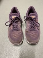 Nike Laufschuhe Hallenturnschuhe Gr. 38.5 lila
