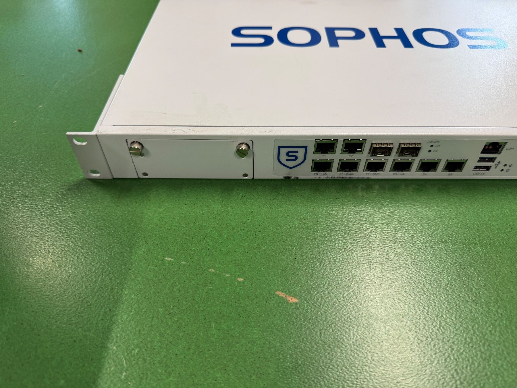 Sophos Firewall: Sophos SG 330 rev 1 - Firewall – Gebraucht aus Derendingen von CompiDD 2