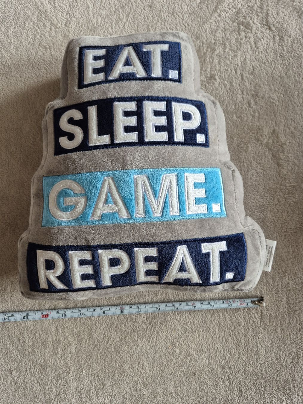 Cuscini: Gamescom Eat Sleep Game Repeat Kissen / Pillow – Usato da Seuzach venduto da Xauberai 2