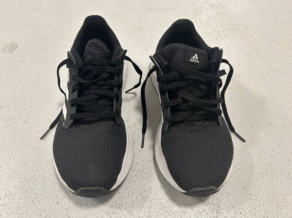 Chaussures femmes: Adidas Sneakers Gr. 38 2/3 – D'occasion à Thalheim an der Thur par Iselisberger