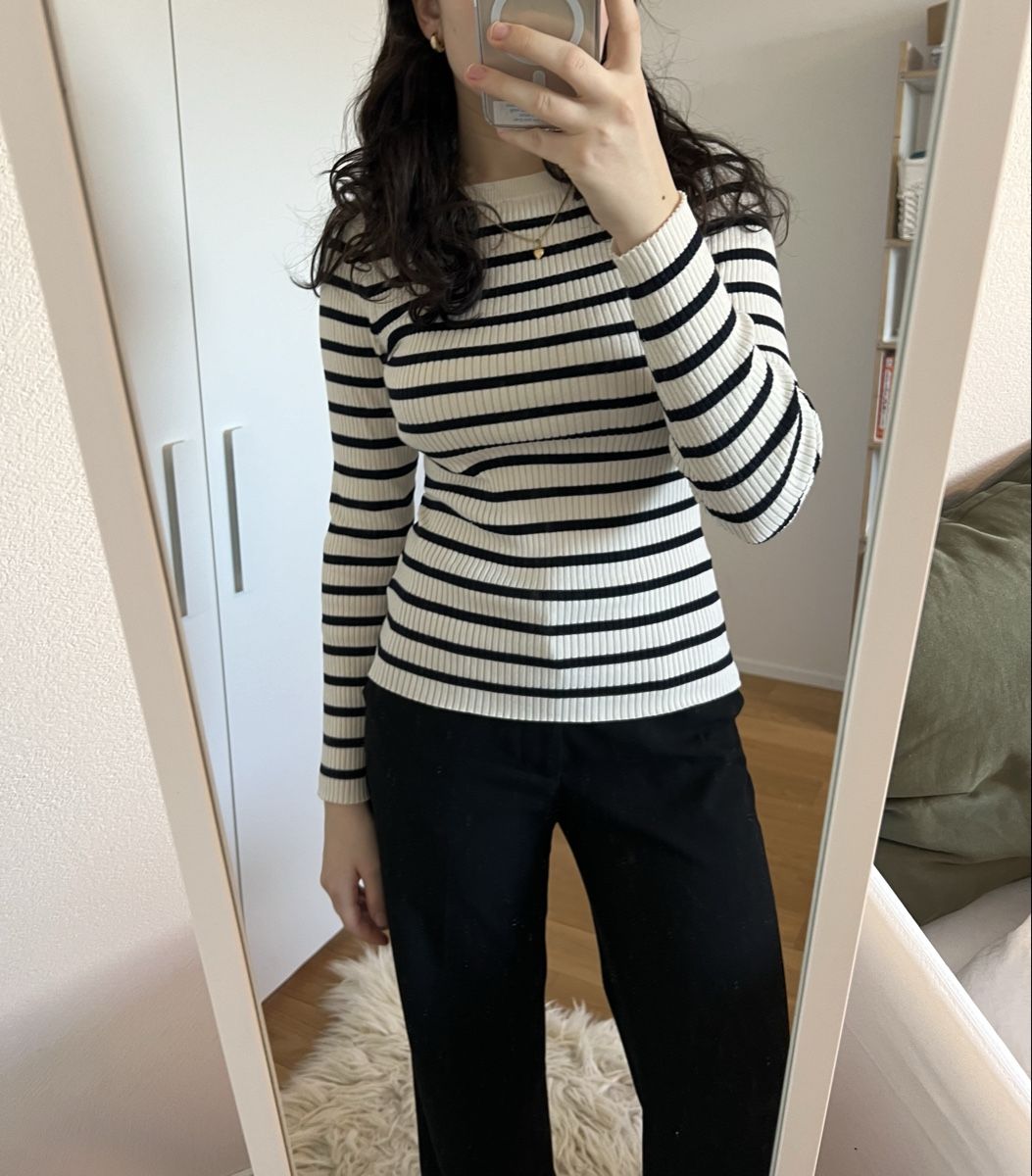 H&M T-shirt: Gestreiftes Langarmshirt – Nuovo (secondo la descrizione) da Frauenfeld venduto da vik_d96k