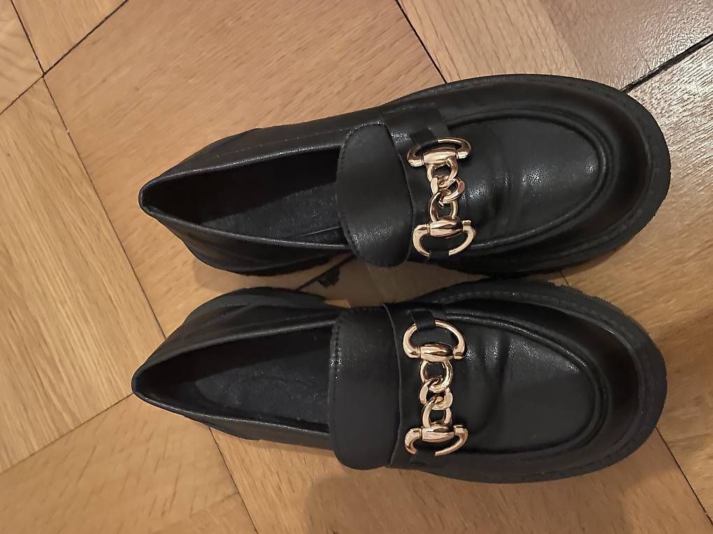 Damenschuhe: Schwarze Schuhe Grösse 37/38 – Gebraucht aus St. Gallen von VeraMoa
