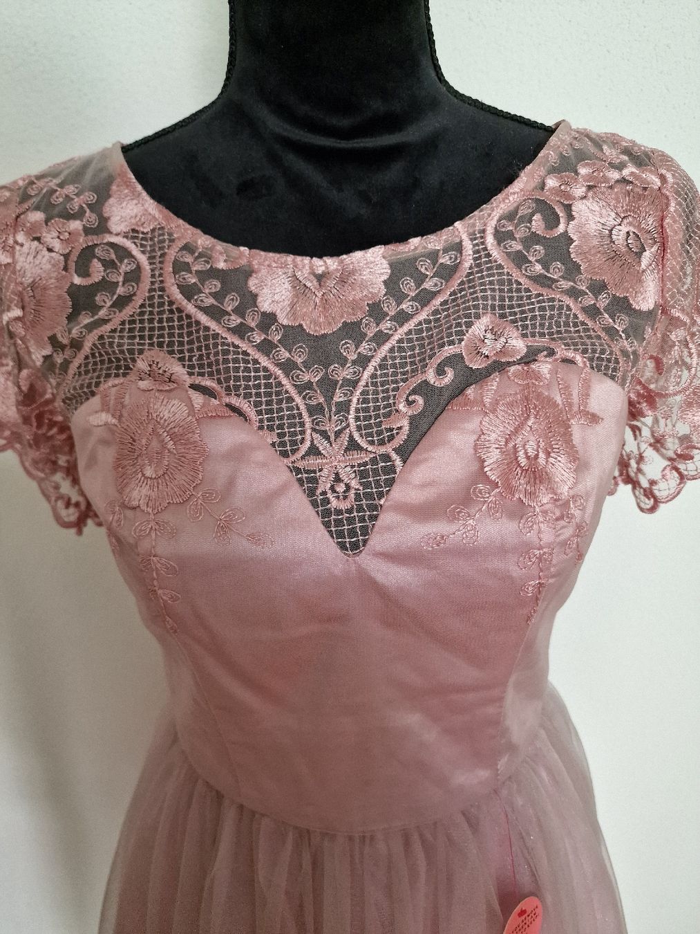 Vestiti: Chi Chi London Kleid, Gr. 38 – Nuovo e nell'imballaggio originale da Kerns venduto da d_s_obwalden 2