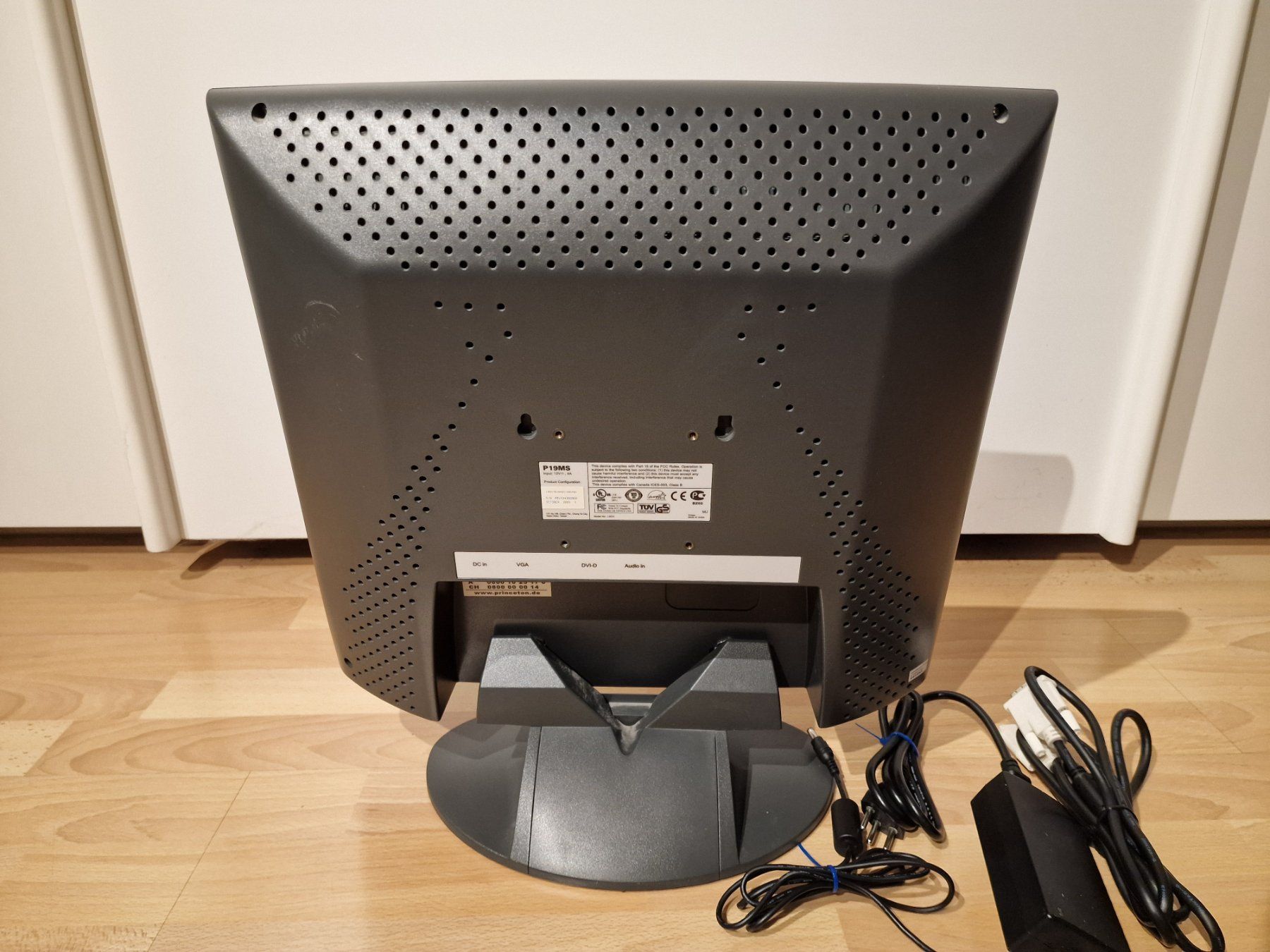 Monitor: Princeton P19MS, 19'' TFT Bildschirm – Usato da Buchrain venduto da Sssschaller 4