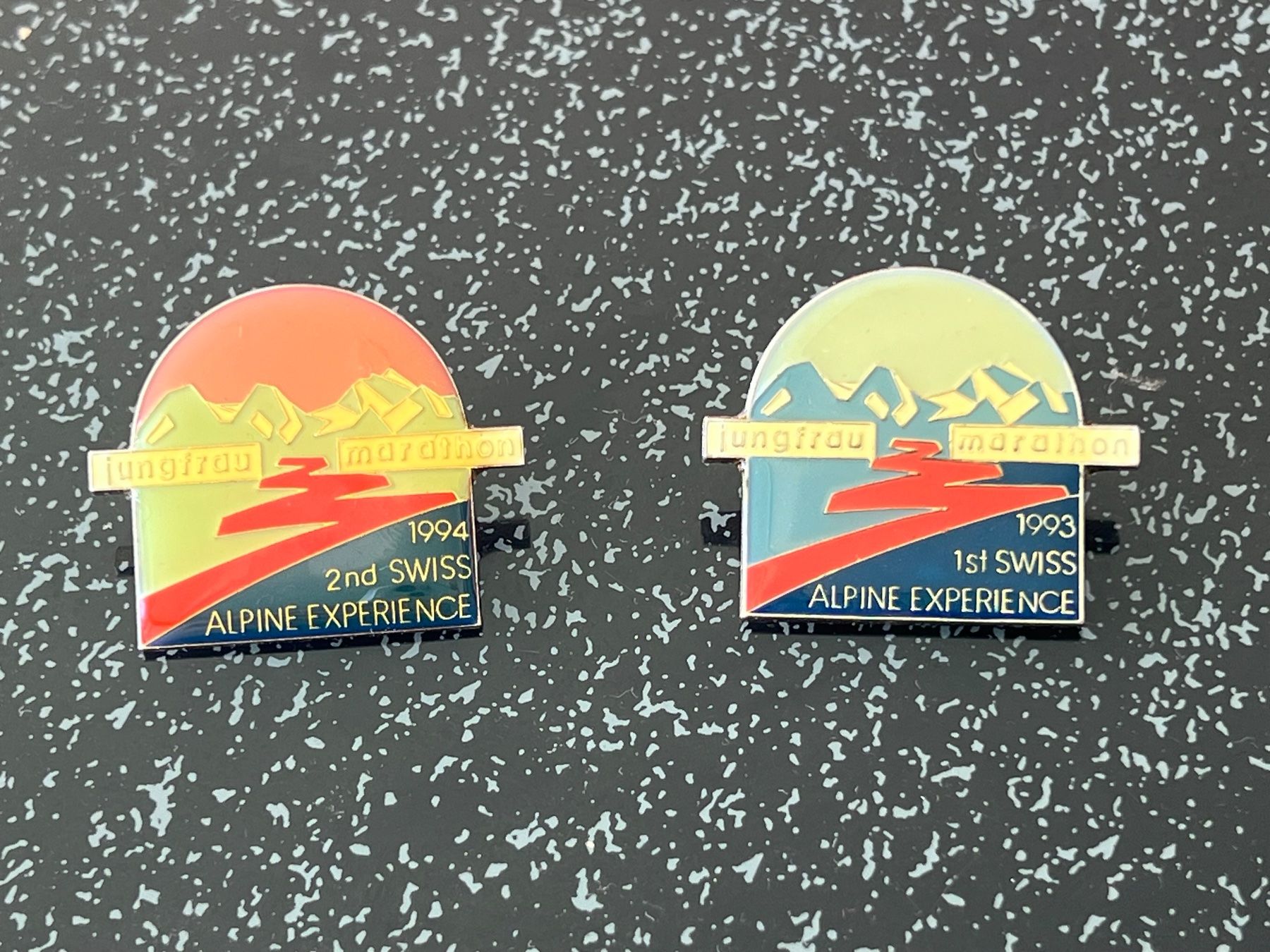 Placchette & Badge: Jungfrau Marathon PIN 1993 & 1994 – Usato da Uetendorf venduto da Stoun