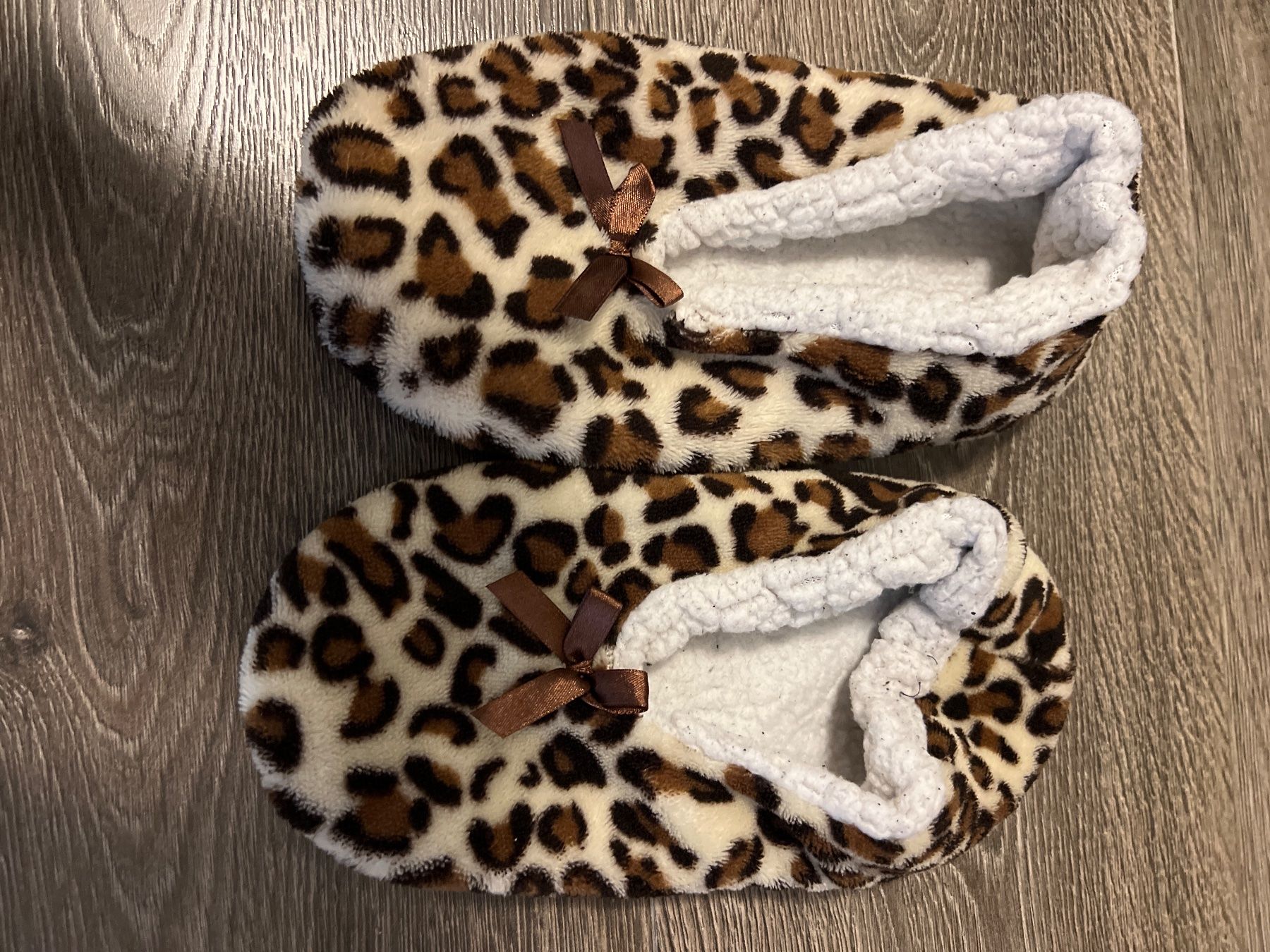 Scarpe da uomo: Hausschuhe Leopard One Size – Usato da Weiach venduto da LemonJuice1995 2