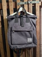 Grauer Rucksack